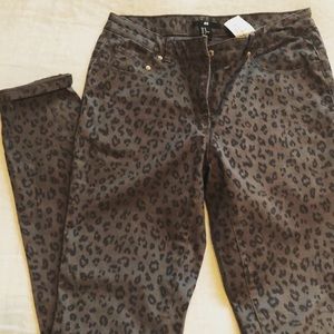 Cute grey leopard print skinny jeans